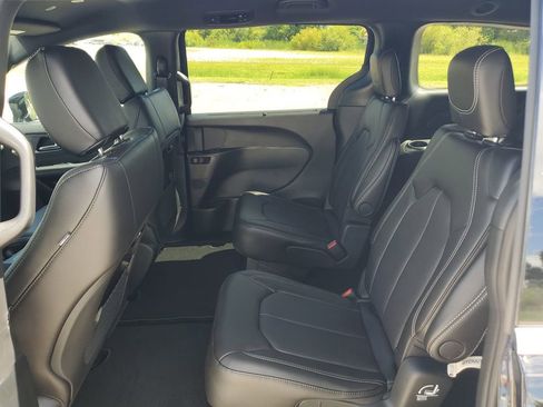 New 2026 Chrysler Pacifica Select image 23