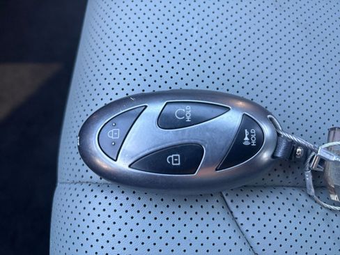 Used 2025 Hyundai Elantra Limited image 22