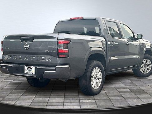 Used 2023 Nissan Frontier SV image 3