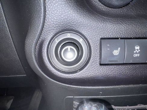 Used 2016 Jeep Wrangler Unlimited Rubicon w/ Connectivity Group AWD/4WD image 28