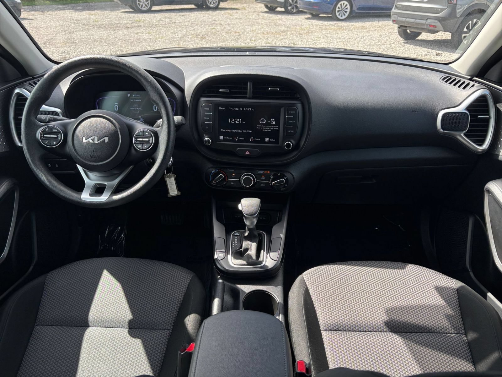 Used 2025 Kia Soul LX w/ LX Technology Package FWD image 31