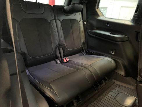 Used 2023 Jeep Grand Cherokee L Laredo image 60