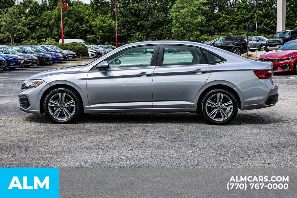 Used 2024 Volkswagen Jetta SE FWD image 8