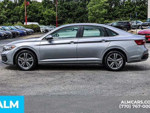 Used 2024 Volkswagen Jetta SE FWD image 8