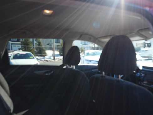 Used 2015 Nissan Rogue SV image 26