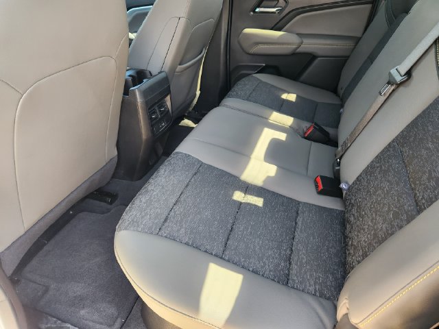 Used 2024 Chevrolet Colorado ZR2 w/ Safety Package AWD/4WD image 29