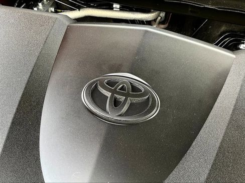 Used 2024 Toyota Camry SE image 41