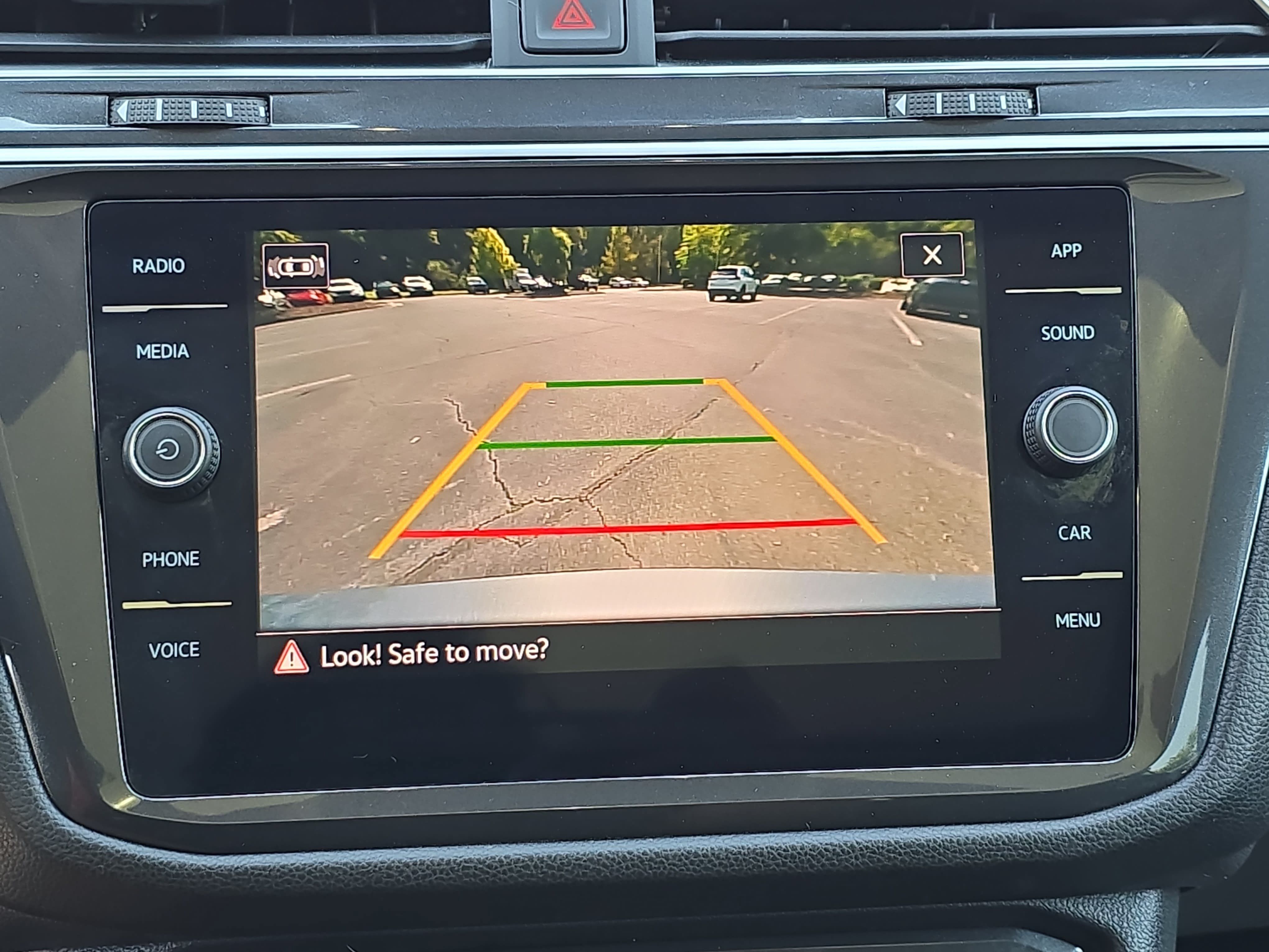 Certified 2024 Volkswagen Tiguan SE FWD image 24
