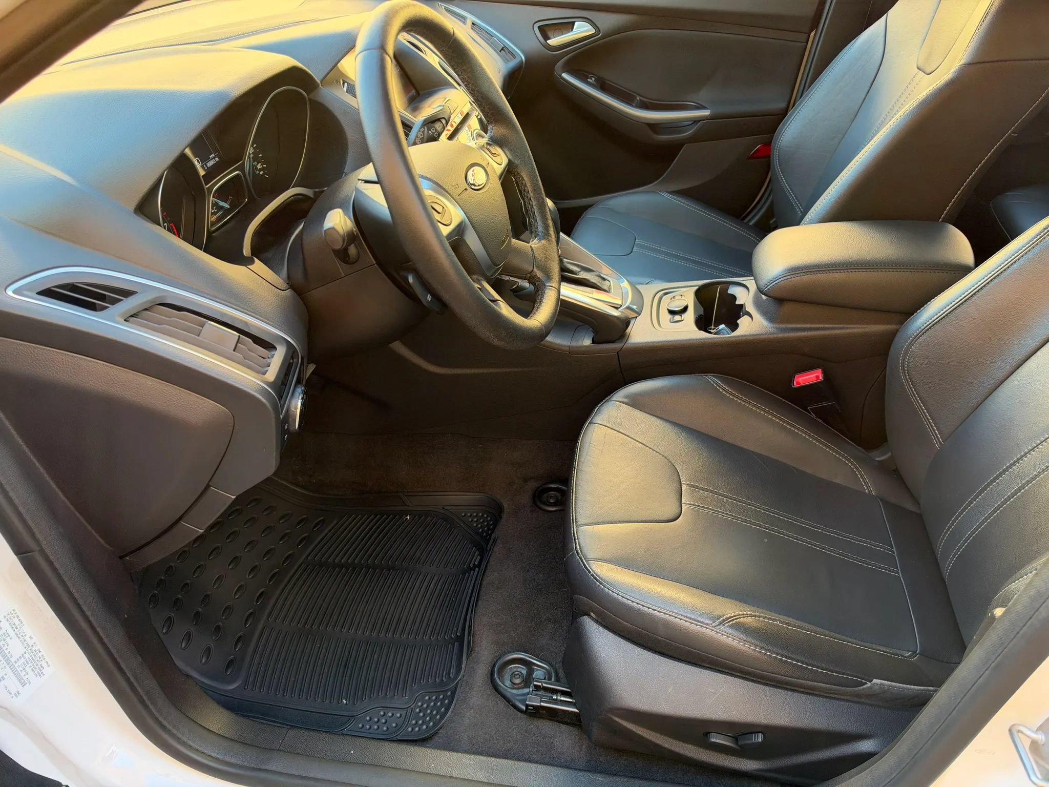 Used 2014 Ford Focus Titanium FWD image 9