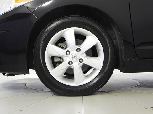 Used 2012 Nissan Versa Hatchback w/ SL Navigation Pkg FWD image 5