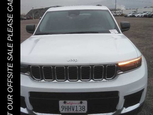 Used 2023 Jeep Grand Cherokee L Laredo image 12