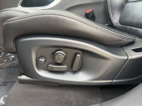 Used 2017 Jaguar F-PACE R-Sport image 10