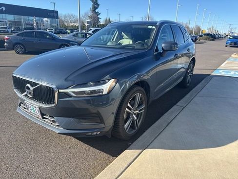 Used 2019 Volvo XC60 T5 Momentum w/ Multimedia Package image 4