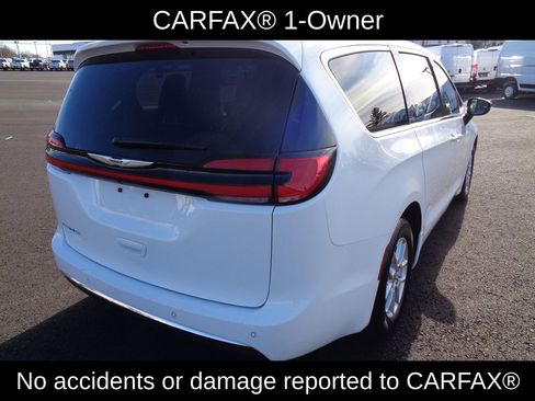 Certified 2024 Chrysler Pacifica Touring-L image 2