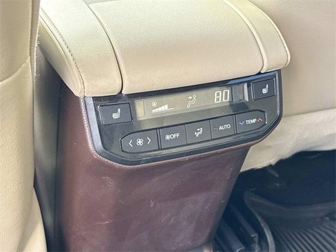 Used 2020 Toyota Highlander Platinum image 18