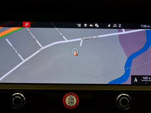 Certified 2025 Porsche Macan image 31