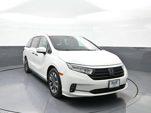 Certified 2024 Honda Odyssey EX-L image 3