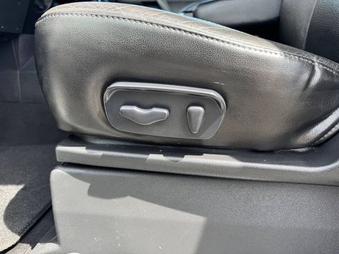 Used 2013 Nissan Titan SL AWD/4WD image 14