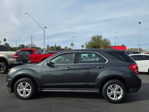 Used 2017 Chevrolet Equinox LS image 2