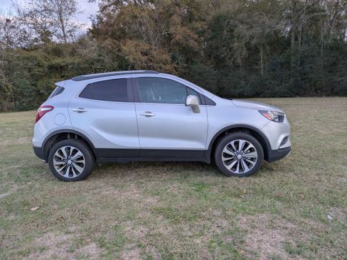 Used 2022 Buick Encore Preferred w/ Safety Package image 3