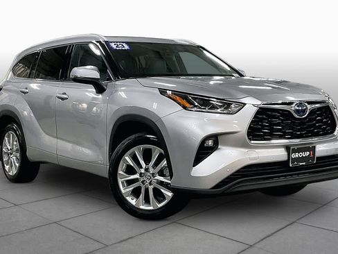 Used 2023 Toyota Highlander Limited AWD/4WD image 3