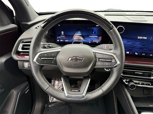 Used 2024 Chevrolet Traverse Z71 w/ Enhanced Driving Package image 12