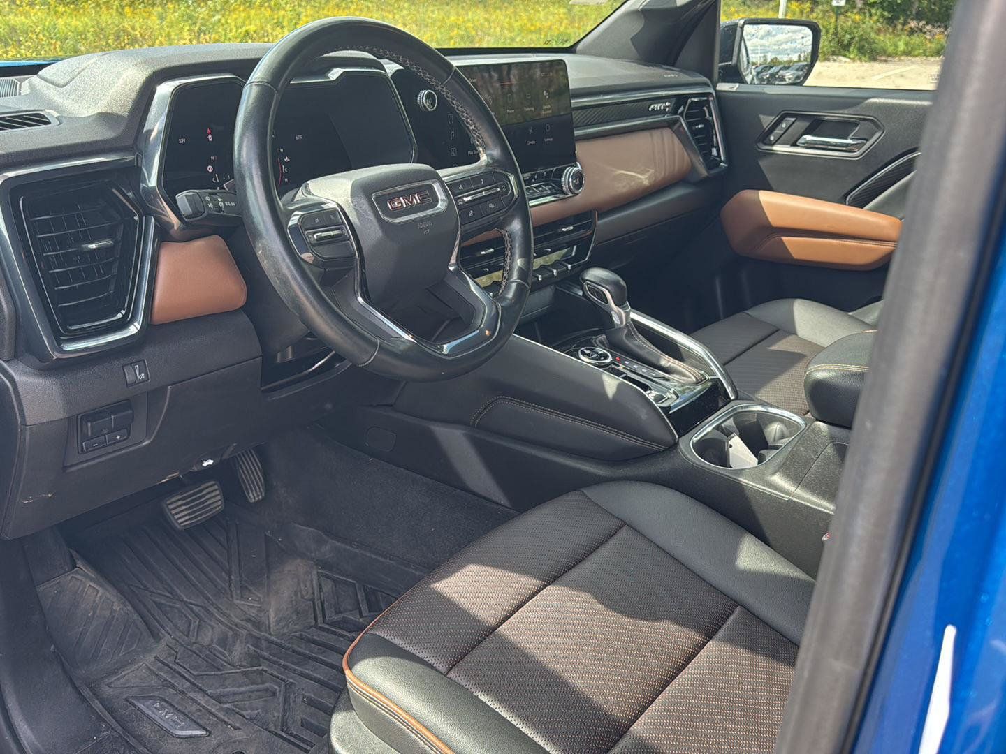 Used 2023 GMC Canyon AT4 w/ AT4 Premium Package AWD/4WD image 11