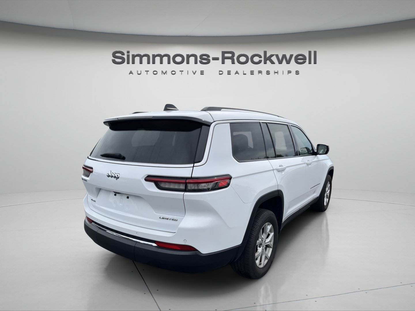 Used 2023 Jeep Grand Cherokee L Limited AWD/4WD image 5