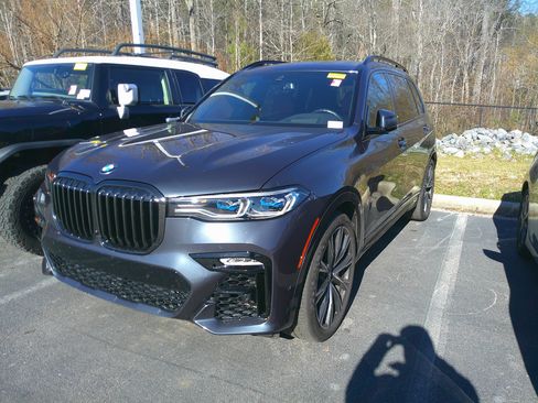 Used 2022 BMW X7 M50i w/ Dynamic Handling Package image 6