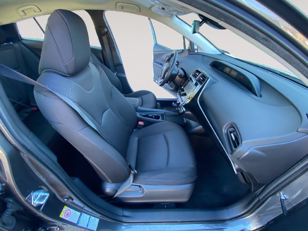 Used 2022 Toyota Prius LE AWD/4WD image 15