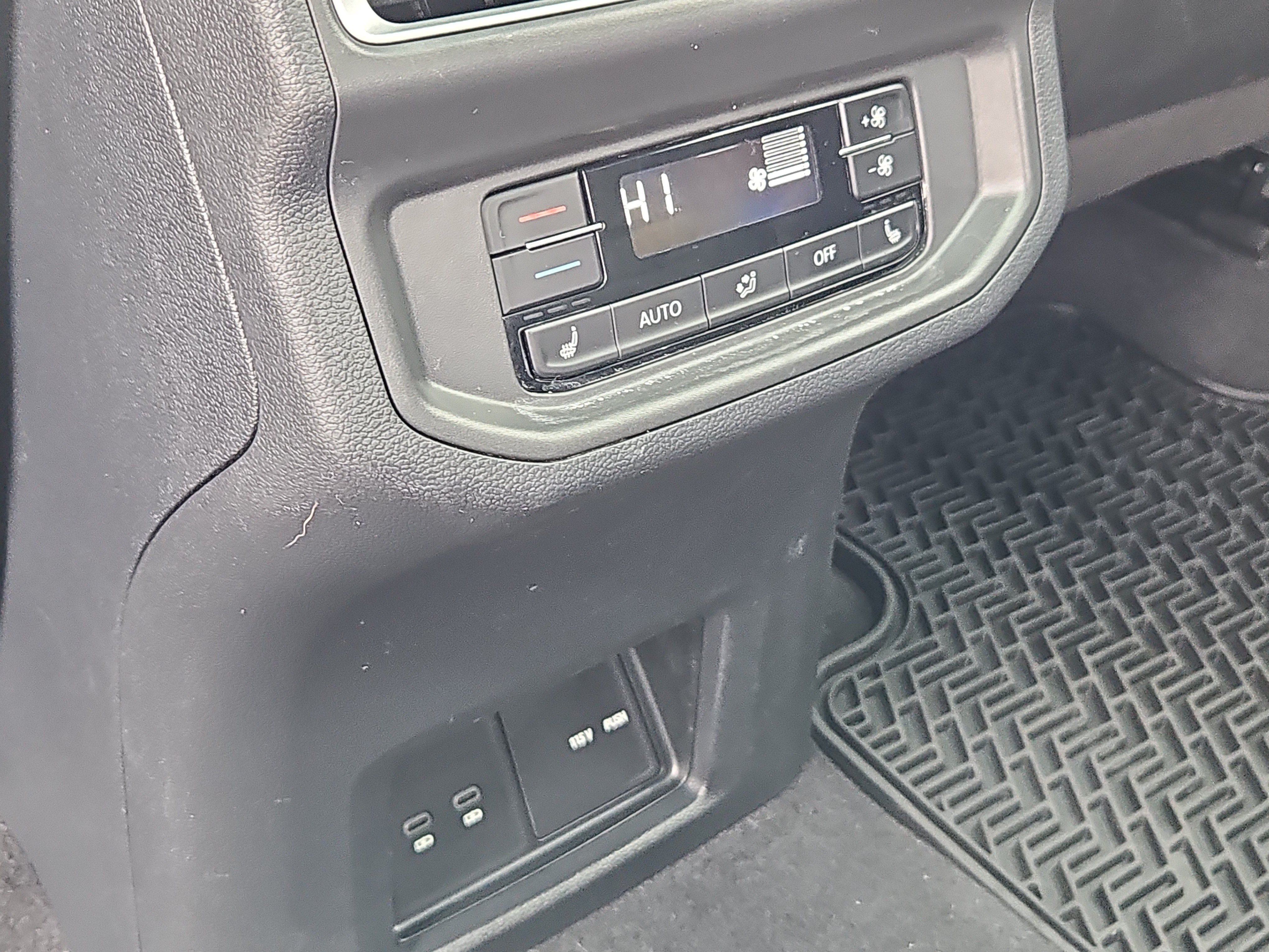Certified 2024 Volkswagen Atlas SEL AWD/4WD image 17