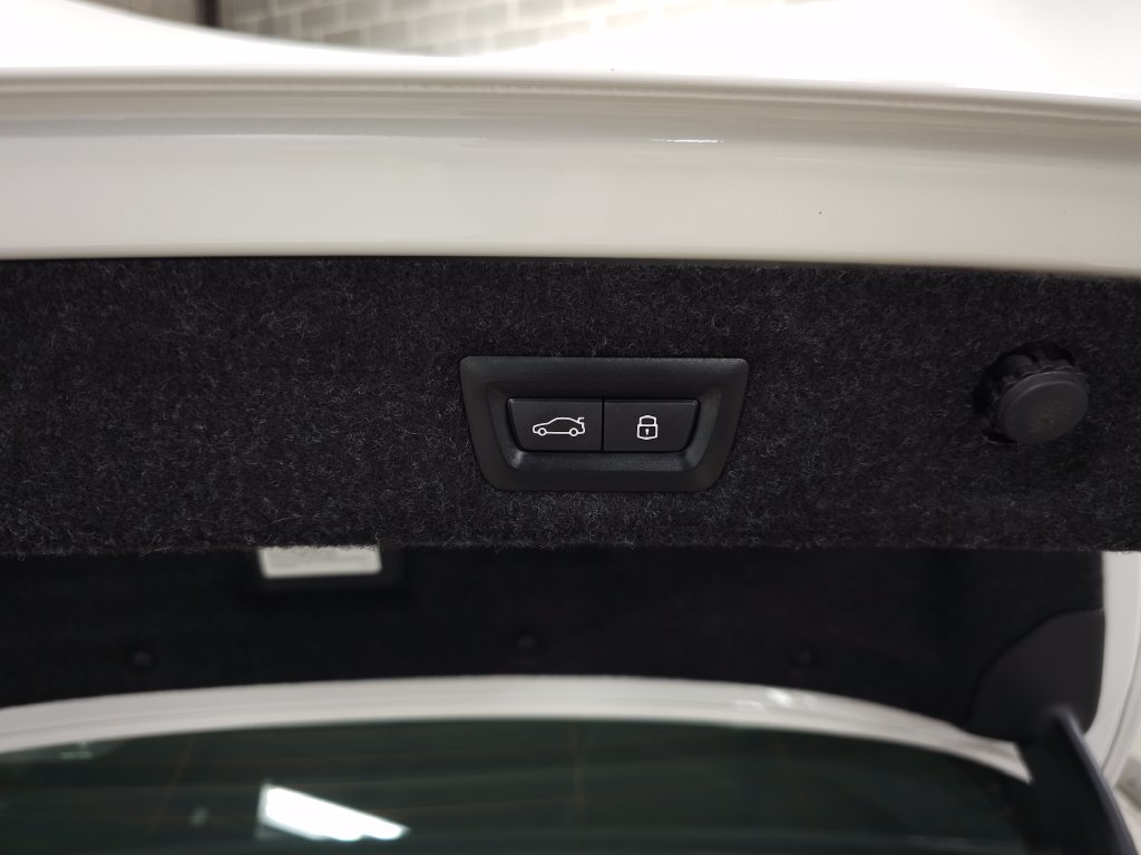 Used 2023 BMW 530e xDrive w/ Premium Package AWD/4WD image 8