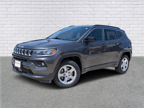 Used 2024 Jeep Compass Latitude AWD/4WD image 1