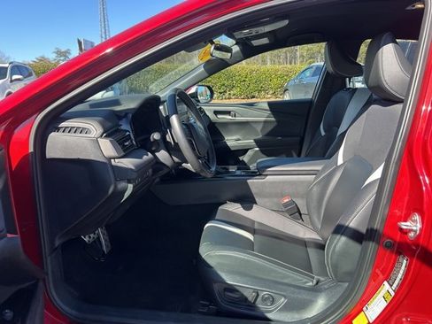 Used 2025 Toyota Camry SE image 14