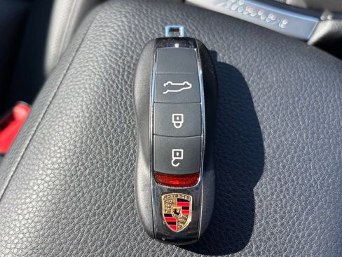 Certified 2026 Porsche Macan AWD/4WD image 37