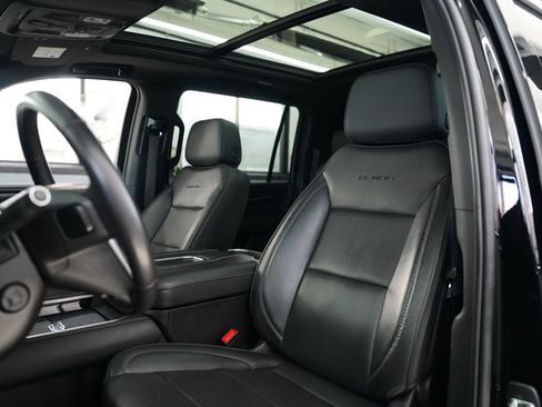 Used 2022 GMC Yukon XL Denali AWD/4WD image 28