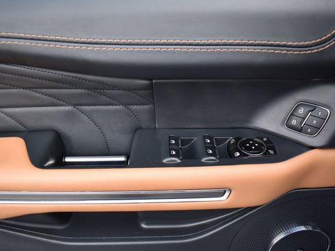 Used 2023 Ford Expedition Platinum image 13