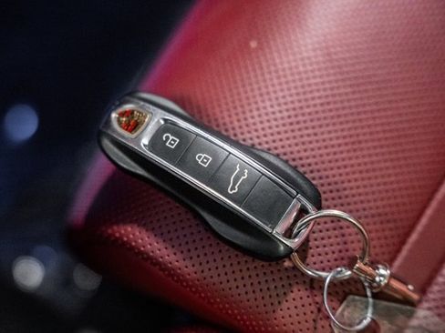 Used 2021 Porsche Cayenne Turbo image 43