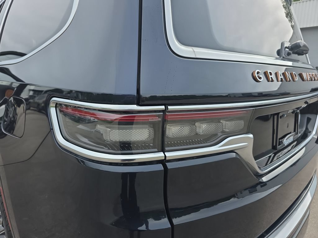 Used 2023 Jeep Grand Wagoneer Series III AWD/4WD image 39
