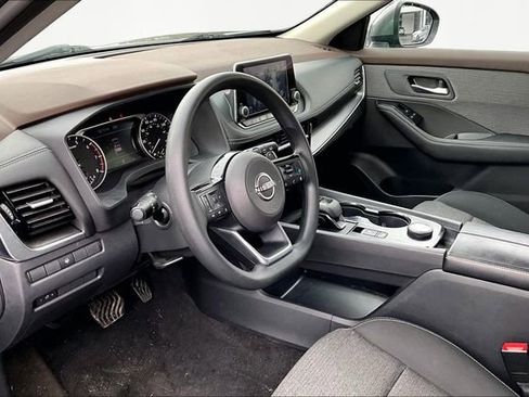 Used 2023 Nissan Rogue SV image 12