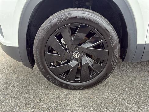 Certified 2025 Volkswagen Atlas Cross Sport SE w/ Black Wheel Package AWD/4WD image 9