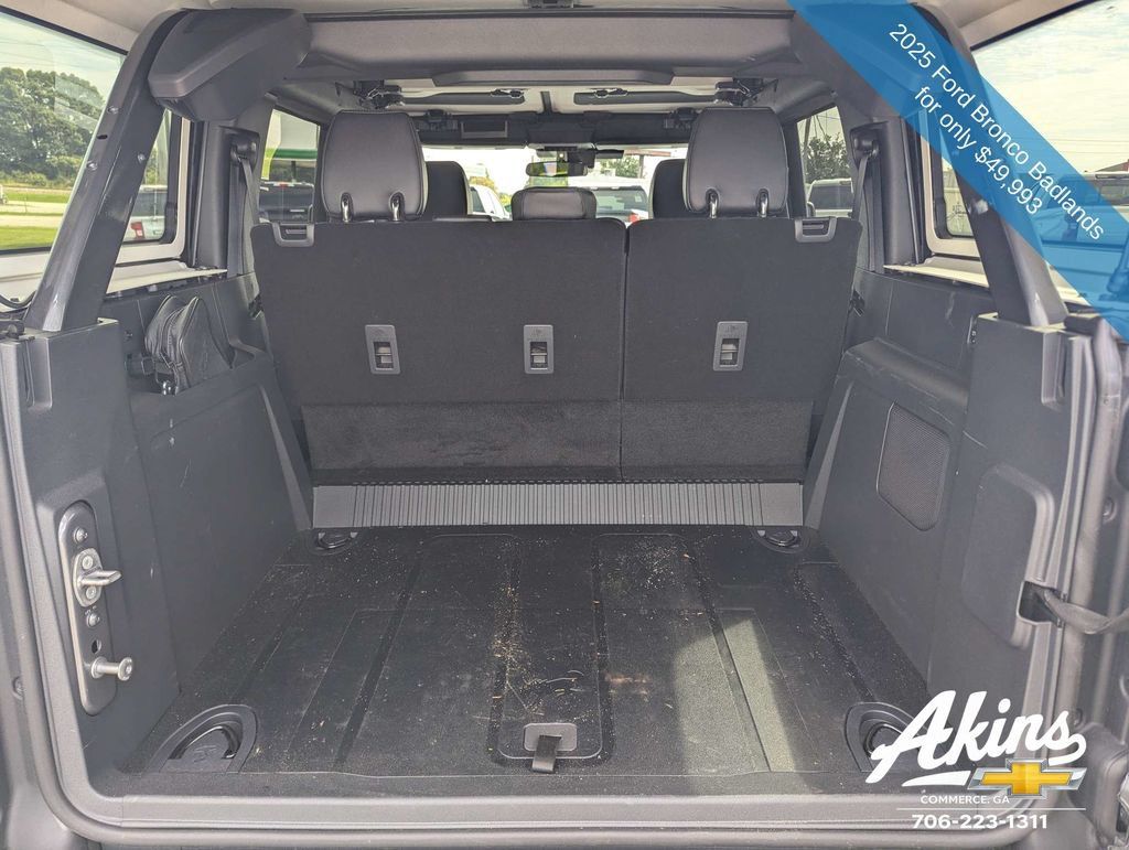 Used 2025 Ford Bronco Badlands AWD/4WD image 14