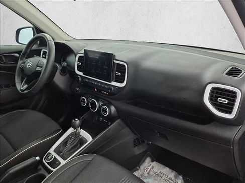 Certified 2025 Hyundai Venue Limited FWD image 24