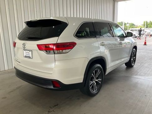 Used 2018 Toyota Highlander LE FWD image 20