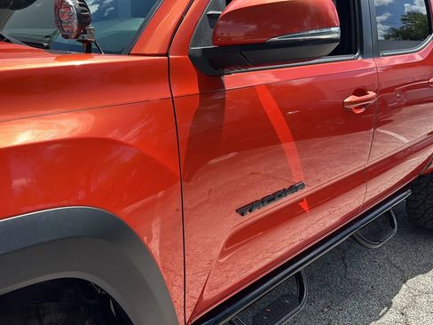 Used 2017 Toyota Tacoma TRD Off-Road w/ Premium & Technology Package AWD/4WD image 41