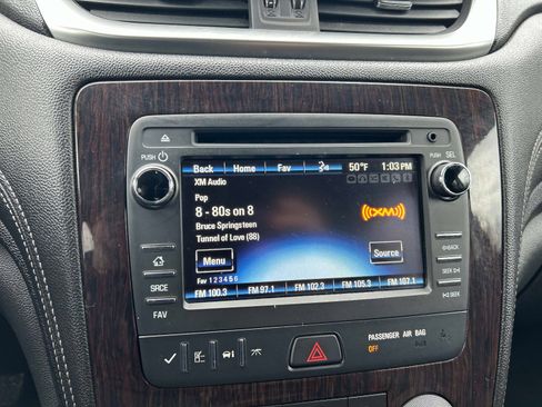 Used 2016 Chevrolet Traverse LT w/ Style and Technology Package image 27