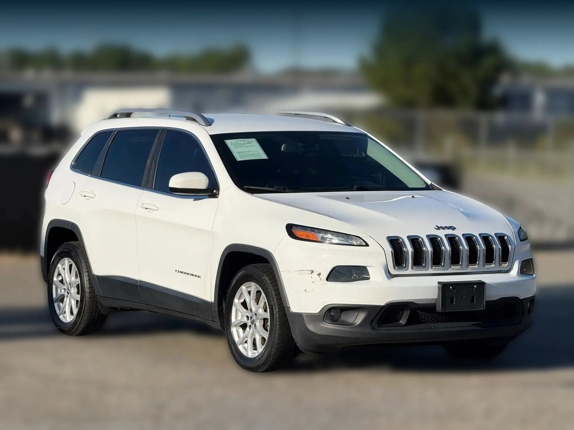 Used 2018 Jeep Cherokee Latitude Plus FWD image 1