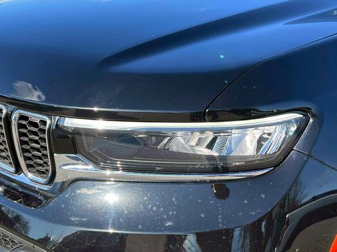 Used 2022 Jeep Grand Cherokee Overland w/ Luxury Tech Group IV image 9