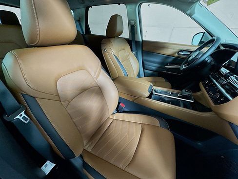 New 2025 Nissan Pathfinder Platinum w/ Cargo Package image 31