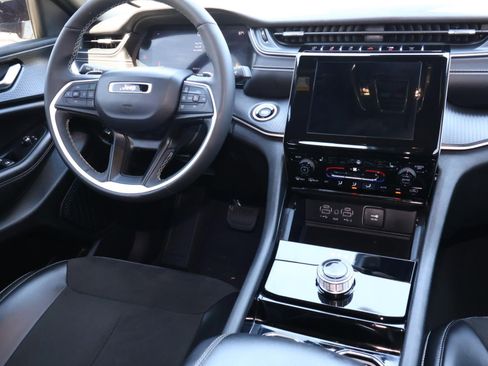 Used 2023 Jeep Grand Cherokee L Altitude image 11